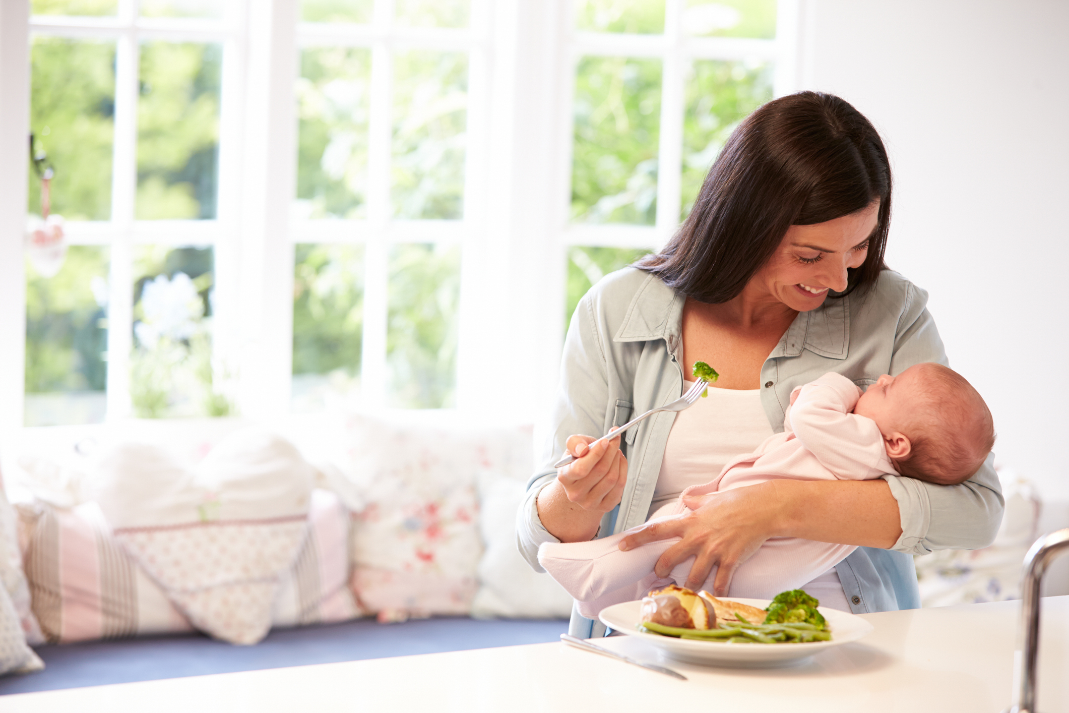 Breastfeeding & Smart Eating: What to Eat & Avoid
